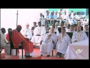 papa-francesco-a-bangui-esorta-a-societa-piu-giusta-e-fraterna