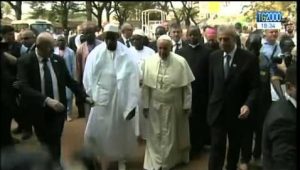 papa-francesco-a-banguicristiani-e-musulmani-siano-uniti-no-alla-violenza-in-nome-di-dio