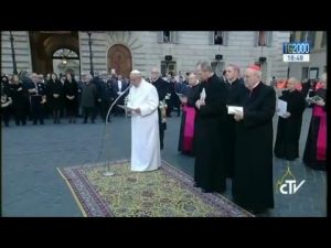 papa-francesco-rende-omaggio-alla-vergine-a-piazza-di-spagna