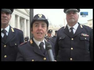 fiocco-rosa-in-vaticano-una-donna-poliziotto-aiuta-mamma-a-partorire