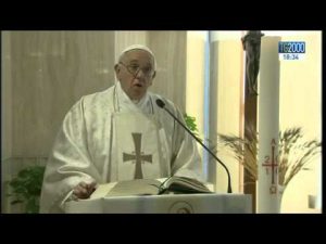 papa-francesco-nellomelia-di-santa-marta-il-si-di-maria-apre-la-porta-al-si-di-gesu