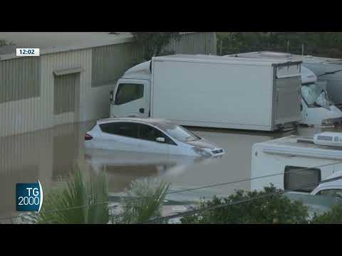 Alluvione Spagna, quasi 100 morti. Strade come fiumi