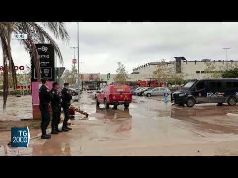 Valencia, nessuna vittima nel garage sotterraneo. Allerta rossa a Barcellona