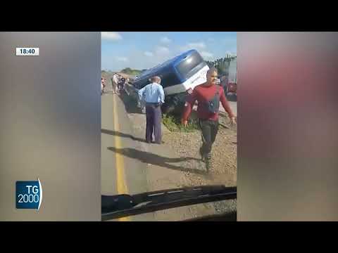 Cuba, minibus turistico esce di strada. Morta la guida italiana