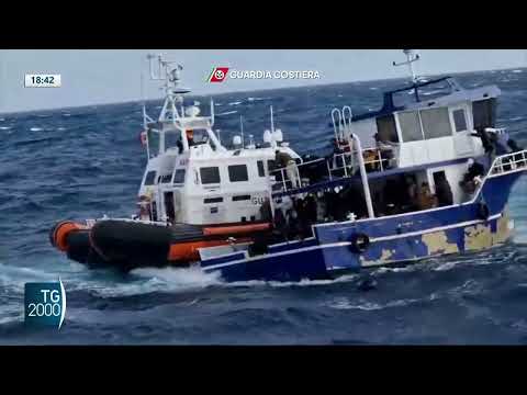 Migranti, Capitaneria Porto di Ischia salva 130 persone