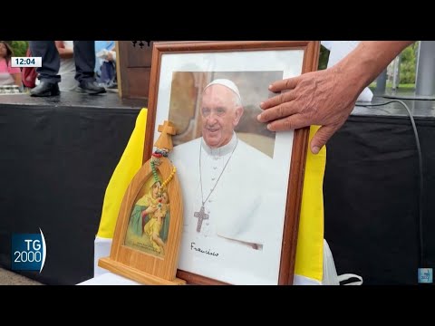 Silenzio, raccoglimento e preghiera da tutto il mondo per Papa Francesco