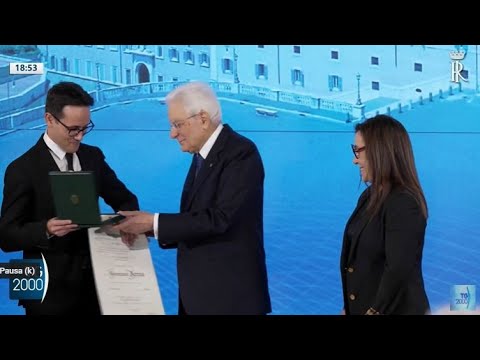 Gli eroi civili della Repubblica. Mattarella consegna onorificenze