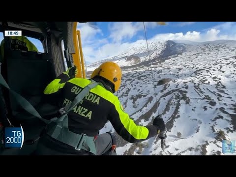 In volo sull’Etna con la Guardia di Finanza. Immagini spettacolari