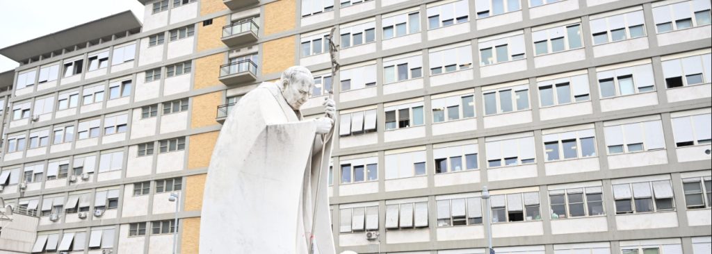 Gemelli, Roma. Papa Francesco Ricoverato